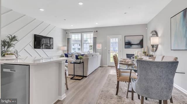 54 Cambridge Court photo 4