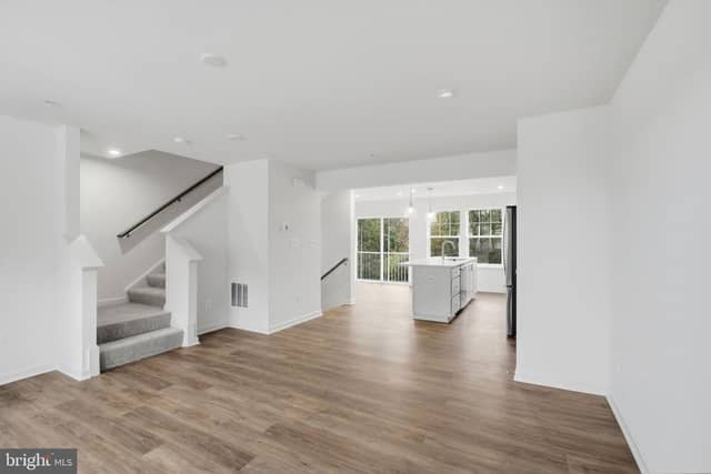 8 Juniper Court photo 3