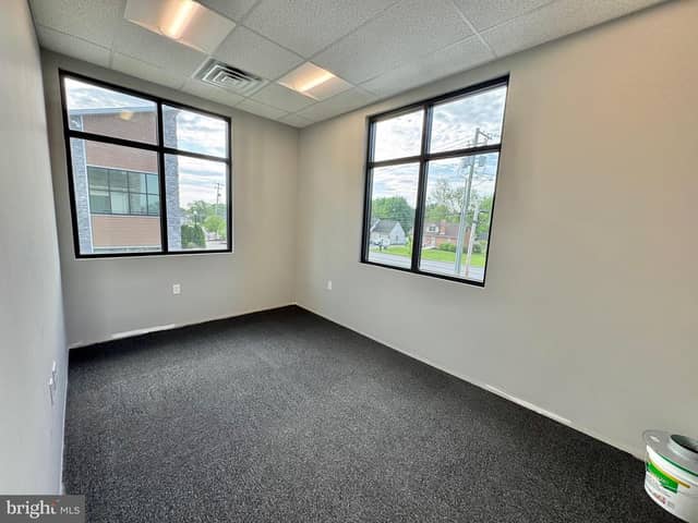 3860 Market St photo 12