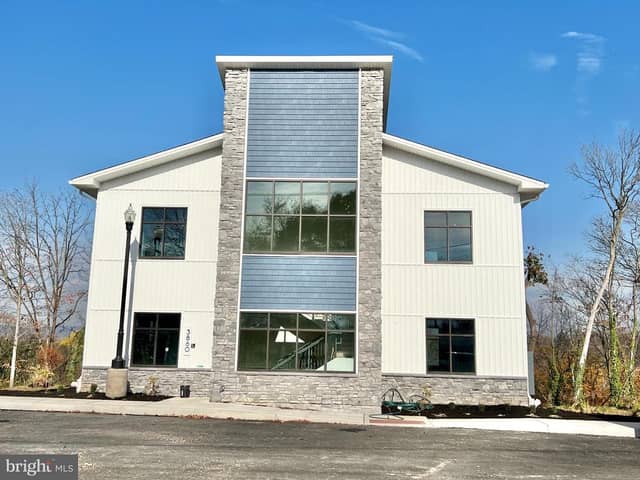3860 Market St photo 2