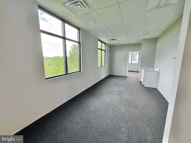 3860 Market St photo 4