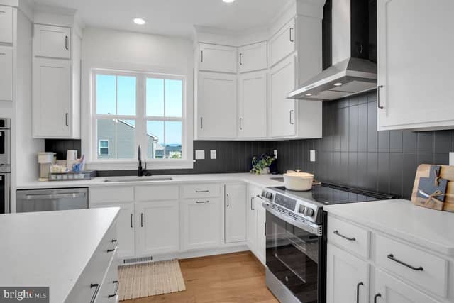 139 Berkshire Drive photo 3