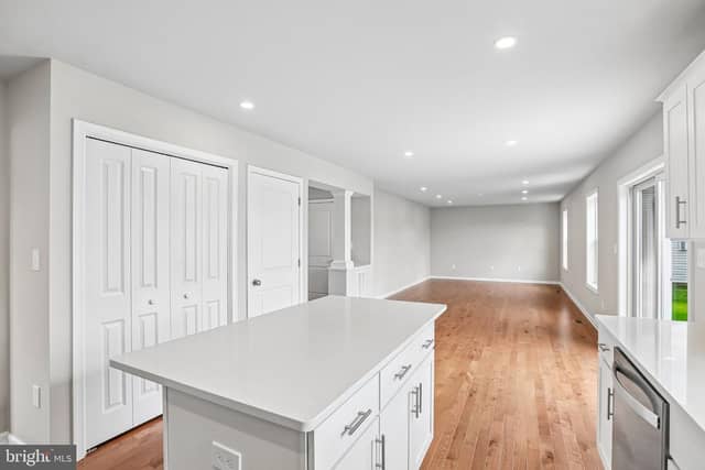 605 Exeter Lane photo 11