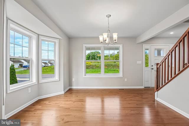 605 Exeter Lane photo 7