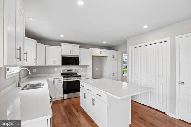 605 Exeter Lane photo 9