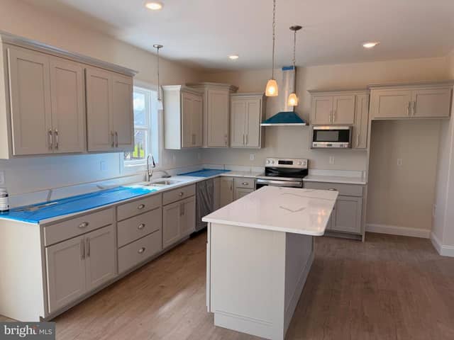 407 E. Clarissa Dr photo 3