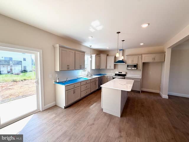 407 E. Clarissa Dr photo 4