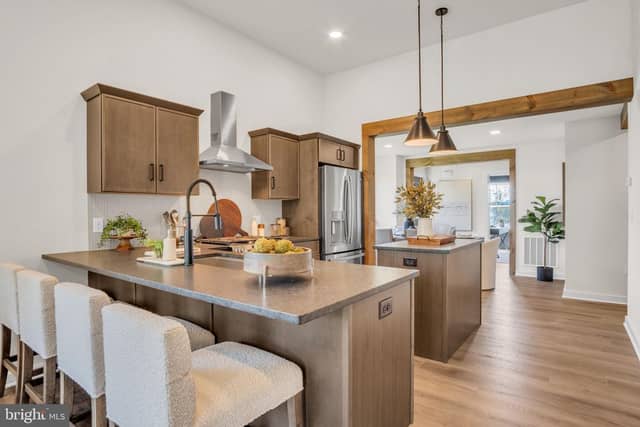 579 Sweet Honey Lane photo 3