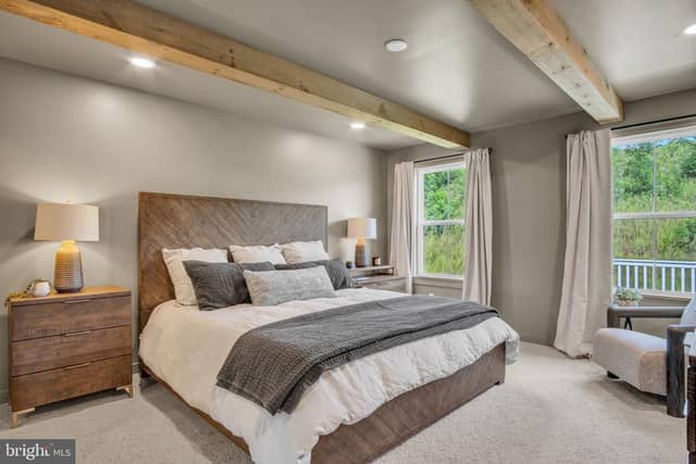 579 Sweet Honey Lane photo 7