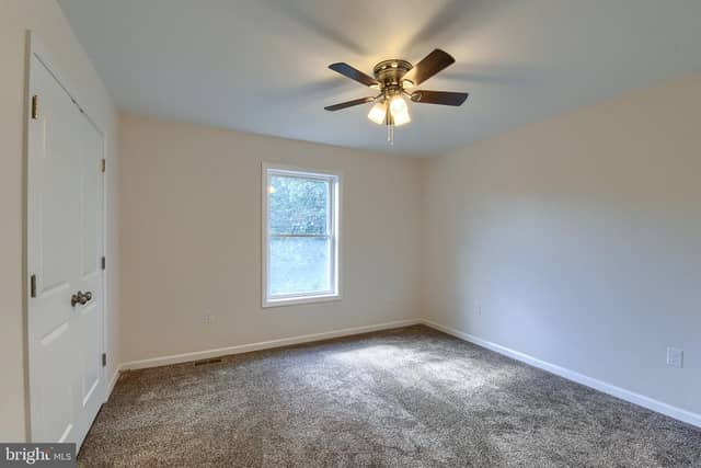 8 S Locust Lane photo 4
