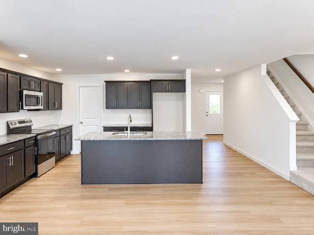 7270 White Oak Boulevard photo 3