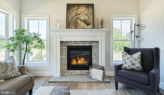 2428 Hawthorne Drive photo 4