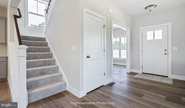 2428 Hawthorne Drive photo 8