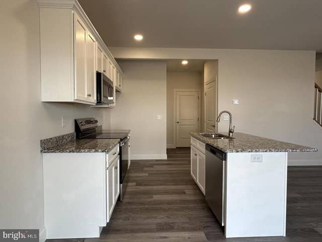 141 Magnolia Drive photo 9