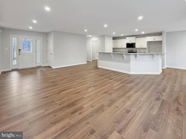 5877 Buchanan Drive photo 3
