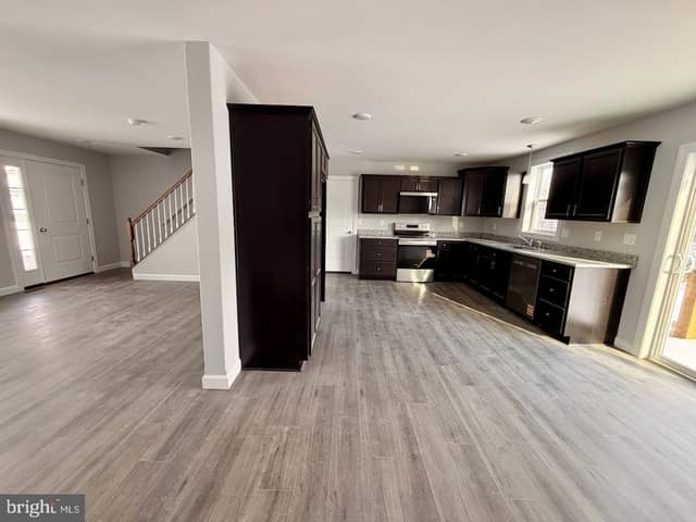 1550 Sherry Drive photo 3
