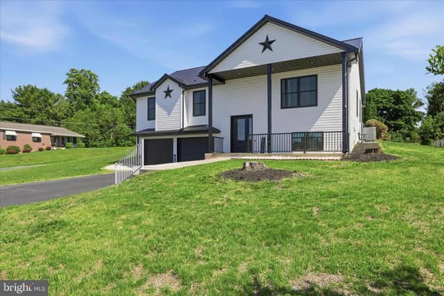 15 Canterbury Drive photo 2