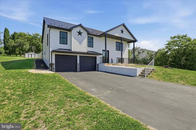 15 Canterbury Drive photo 3