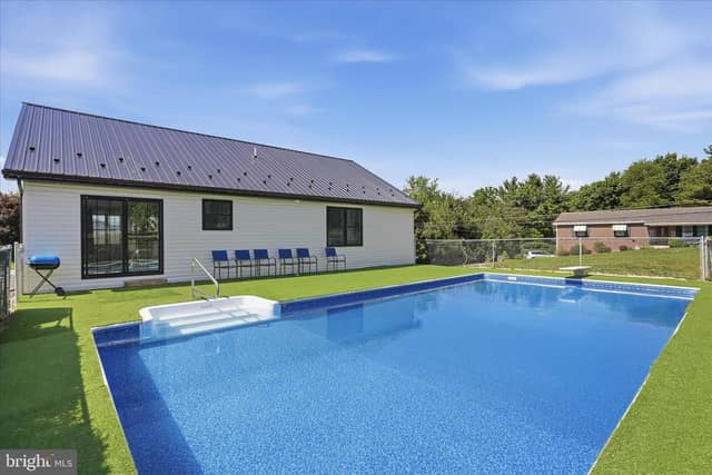 15 Canterbury Drive photo 4