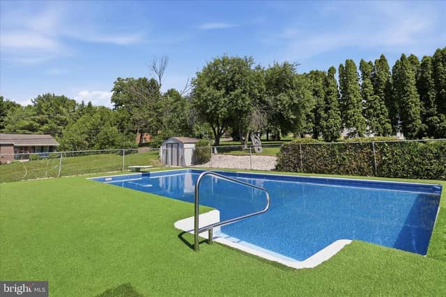 15 Canterbury Drive photo 5