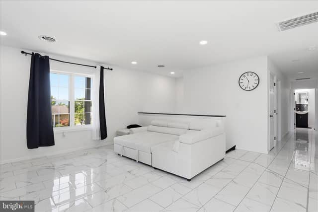 15 Canterbury Drive photo 8