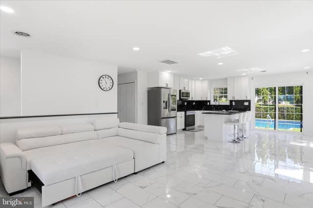 15 Canterbury Drive photo 9