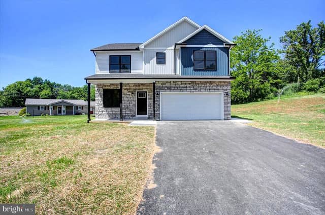 695 Karvois Court photo 2