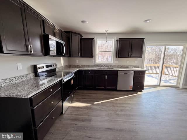 1527 Sherry Drive photo 2