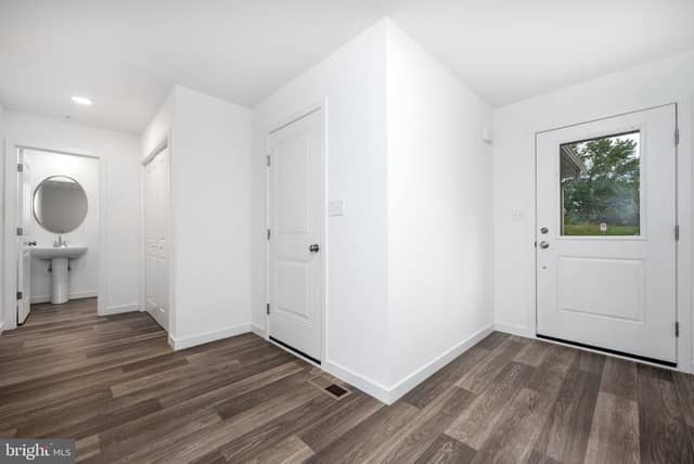 228 Central Way photo 12