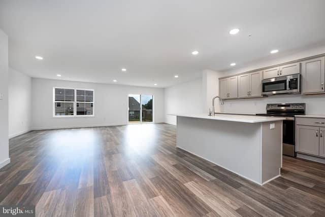 228 Central Way photo 7
