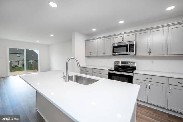 232 Central Way photo 8