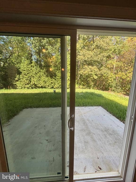 1079 Dianne Drive photo 2