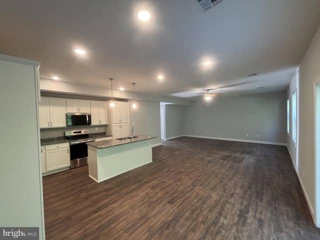 1079 Dianne Drive photo 3