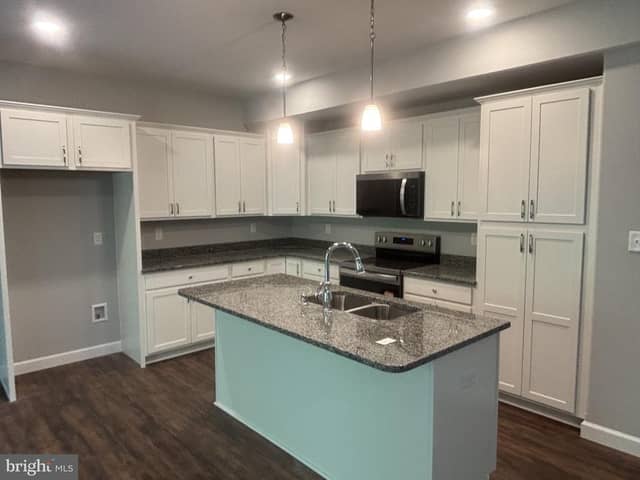 1079 Dianne Drive photo 4