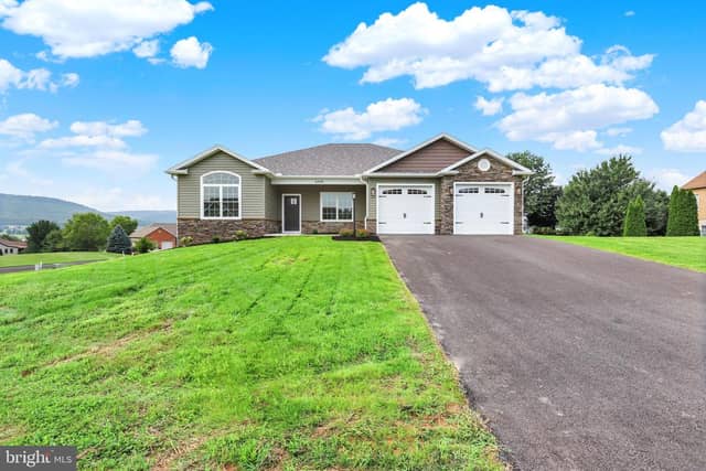 6358 Saucon Valley Drive photo 2