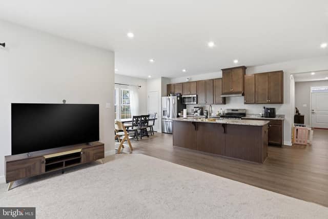 1881 Shannon Drive South photo 11