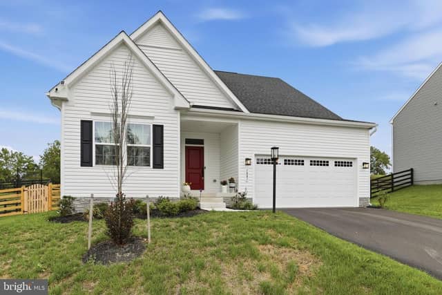 1881 Shannon Drive South photo 2