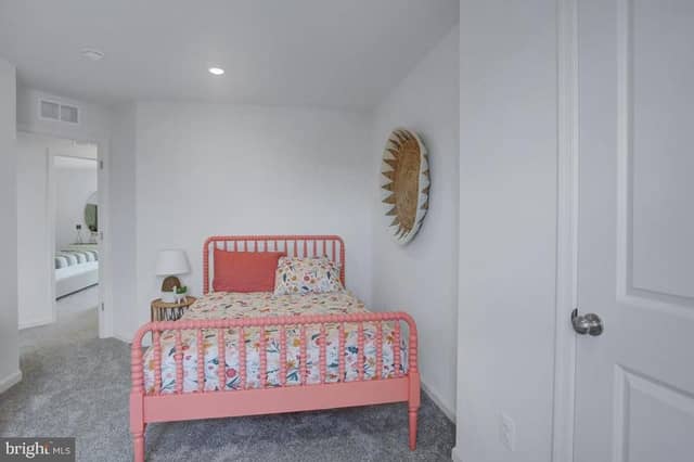 506 Creekside Blvd photo 4