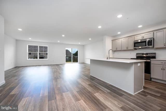 229 Central Way photo 9