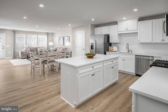 720 Mina Circle photo 6