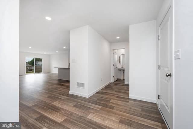 233 Central Way photo 6
