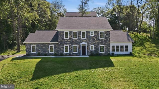 130 Woodbriar Drive photo 2