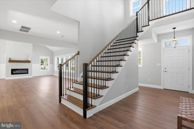 130 Woodbriar Drive photo 4