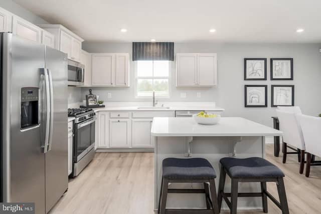 702 Mina Circle photo 6
