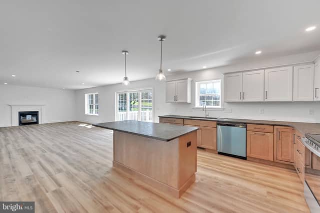 327 W Fritz Avenue photo 11