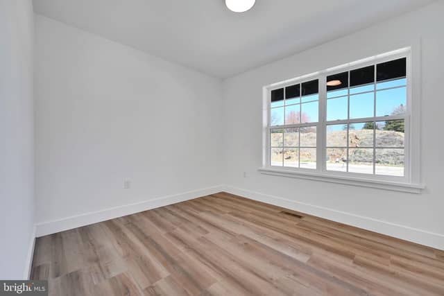 327 W Fritz Avenue photo 12