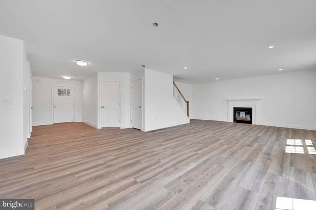 327 W Fritz Avenue photo 5