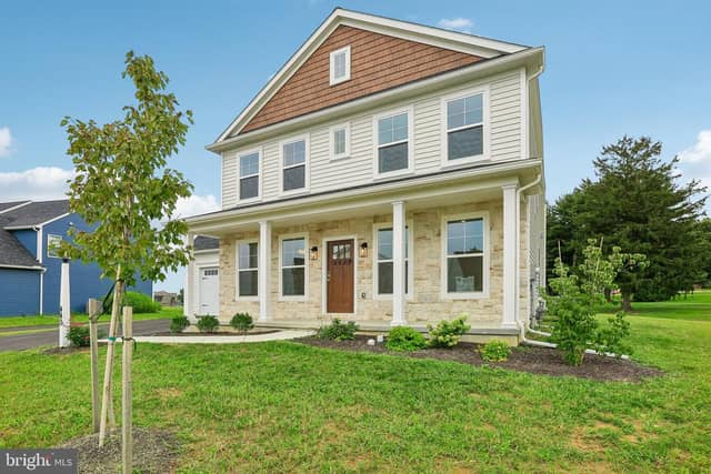 440 Parkside Way photo 2