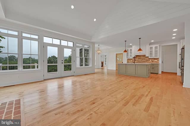 76 Long Lane photo 12