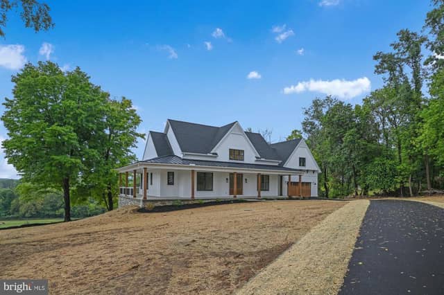 76 Long Lane photo 2